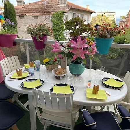 Апартаменты Lovely Flat Sea View Close To Monaco And Menton